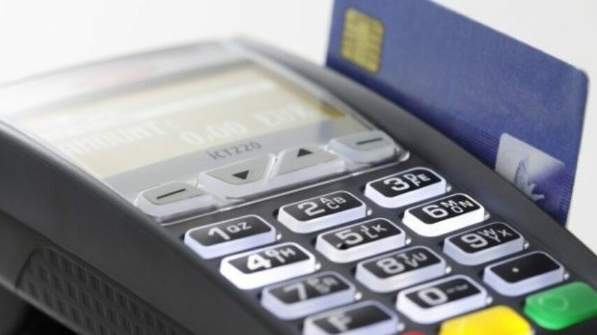 Συμφωνία σωματείων με τράπεζες για μηχανήματα καρτών