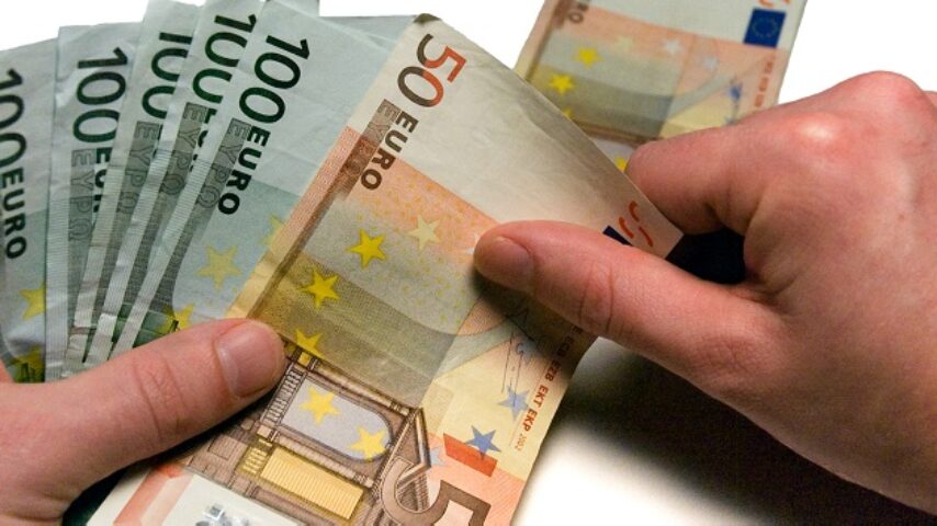 Η Απόφαση για τη ρύθμιση των οφειλών επιχειρήσεων έως 50.000 ευρώ