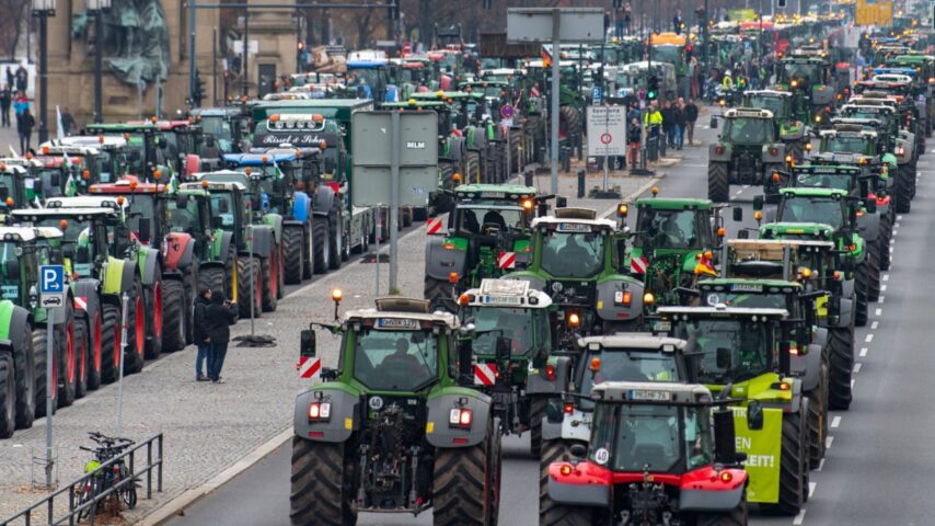 Κλιμακώνουν τις διαδηλώσεις οι Ολλανδοί αγροτο-κτηνοτρόφοι
