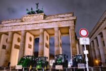 Με τα τρακτέρ στο Βερολίνο, οι Γερμανοί αγρότες περιμένουν απαντήσεις από τον κυβερνώντα συνασπισμό