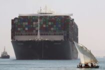 Οι εχθροπραξίες στην Ερυθρά Θάλασσα προκαλούν αναταραχές στο εμπόριο και ανατιμήσεις σε μεταφορές και προϊόντα