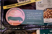O μεγαλύτερος εξαγωγέας χοιρινού κρέατος της Δανίας, η Danish Crown, κατηγορείται για παραπλανητική ετικέτα σχετικά με το κλίμα