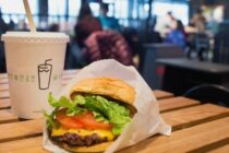 Ο πληθωρισμός πλήττει και τα fast food – Οι καταναλωτές εγκαταλείπουν το «γρήγορο» φαγητό
