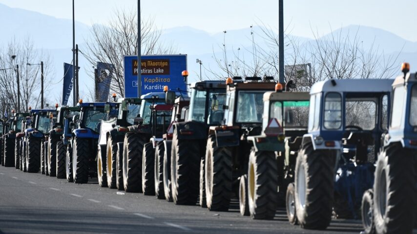 Ξεσηκώνονται οι αγρότες της Θεσσαλίας