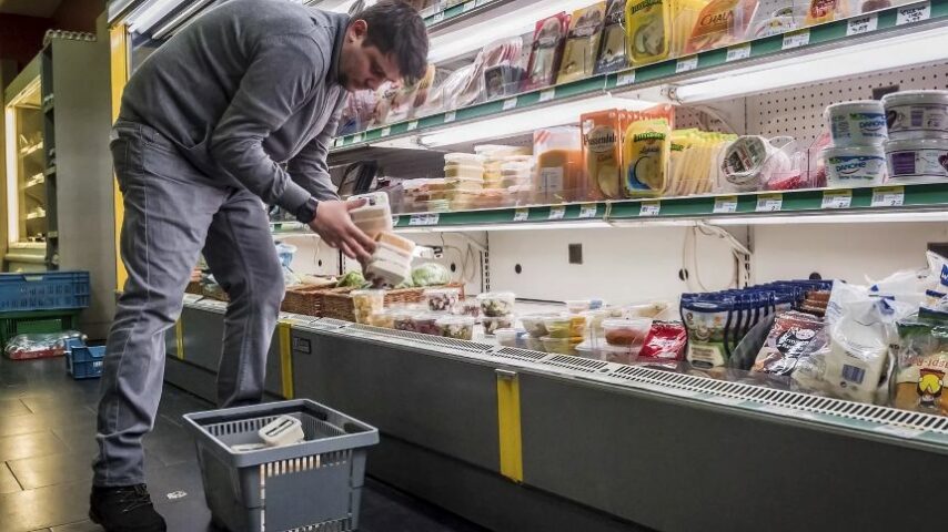Μικρή υποχώρηση, μεγάλες αυξήσεις στις τιμές των σούπερ μάρκετ