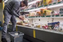 Μικρή υποχώρηση, μεγάλες αυξήσεις στις τιμές των σούπερ μάρκετ
