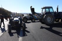 Συνεχίζονται τα μπλόκα των αγροτών στον ΒΟΑΚ