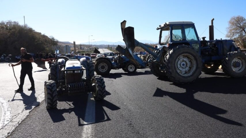 Συνεχίζονται τα μπλόκα των αγροτών στον ΒΟΑΚ