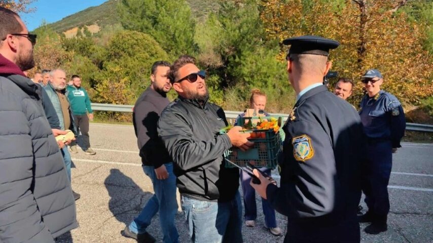 Σκληραίνει το μέτωπο των αγροτών