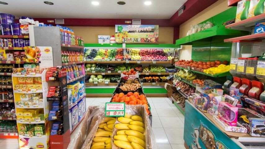 Η «μάχη του ραφιού» συνεχίζεται με λιγότερους παίκτες