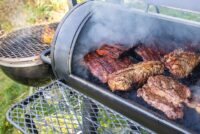 Η Τσικνοπέμπτη ξεκινά από το κρεοπωλείο της γειτονιάς μας