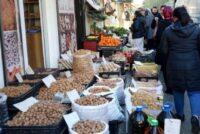 ΕΛΣΤΑΤ: Στο 27% ο κίνδυνος φτώχειας – Οι επιπτώσεις στην αγορά τροφίμων