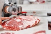 FAO: Ανοδικά βοδινό και χοιρινό