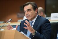 Μ. Σχοινάς στις Βρυξέλλες με κρίσιμες επαφές