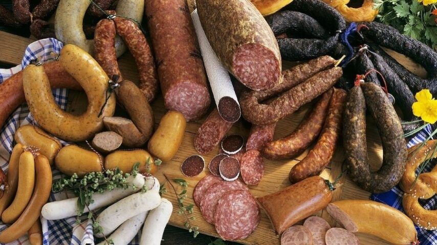 Η Γερμανία χάνει τη βιομηχανία του λουκάνικου