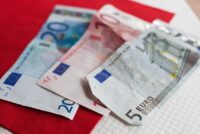 ΙΟΒΕ: Νοικοκυριά σε οικονομική ασφυξία