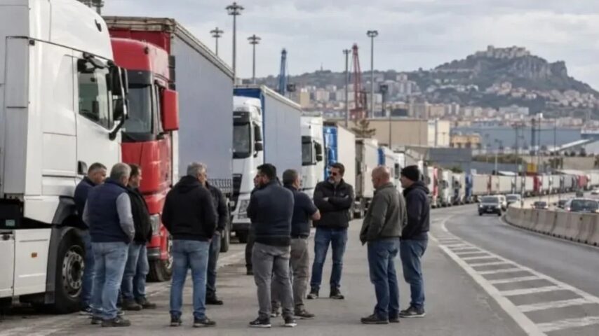 Τα μπλόκα στη Ν. Ιταλία απειλούν την τροφοδοσία καταστημάτων