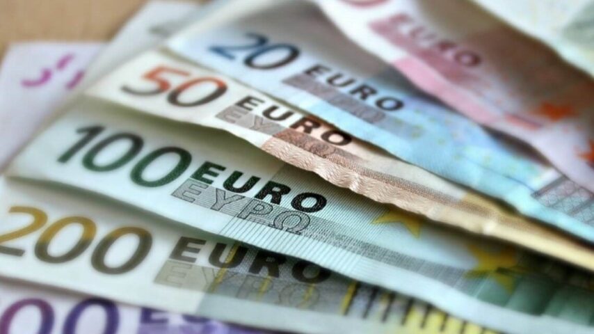 Πλημμύρες και ζωονόσοι μπλοκάρουν τις ενισχύσεις
