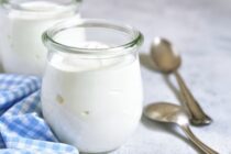 Παραγωγοί και γαλακτοβιομηχανία συμμαχούν για το γιαούρτι